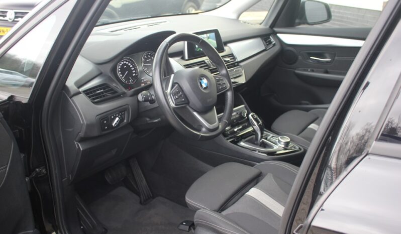 BMW 2-Serie Active Tourer 218i Launch Edition vol